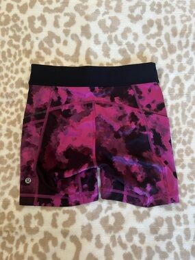 Lululemon Logo Waistband Training Shorts with Pockets 6” Pink Tie Dye, Size 4